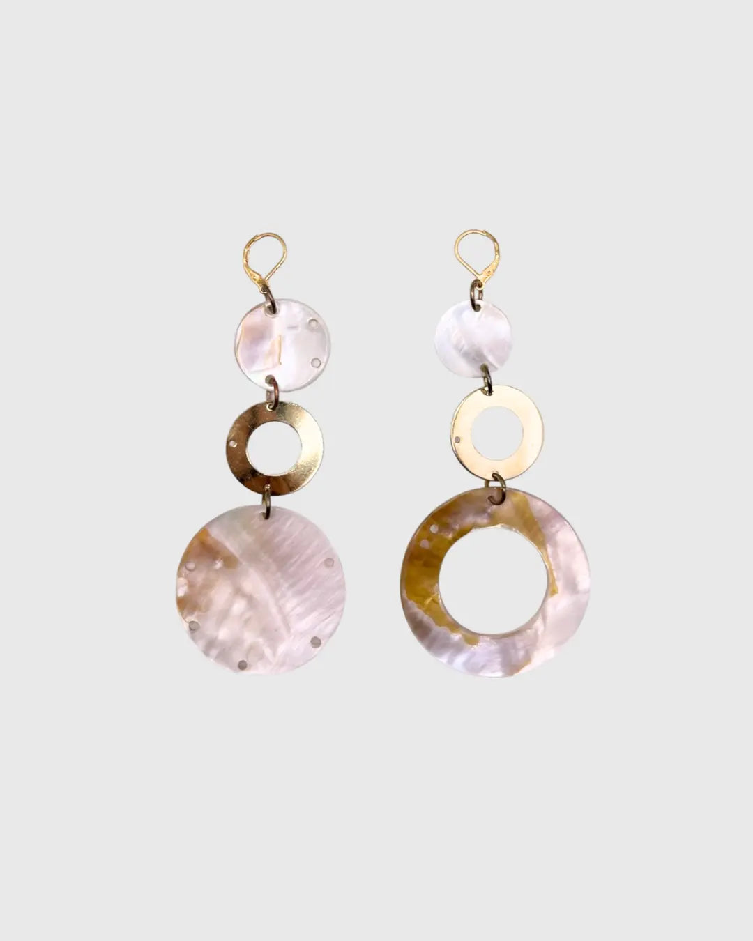 bijoux/ upcyclé / belou / upcycling /Lyon / personnalisation /idée / cadeau /perles / coquillages