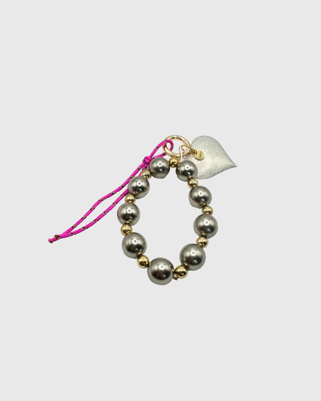 accessoire de sac/ porte clés grigri upcyclé de belou upcycling, corde rose et perles rondes argentées et dorées, coeur strass
