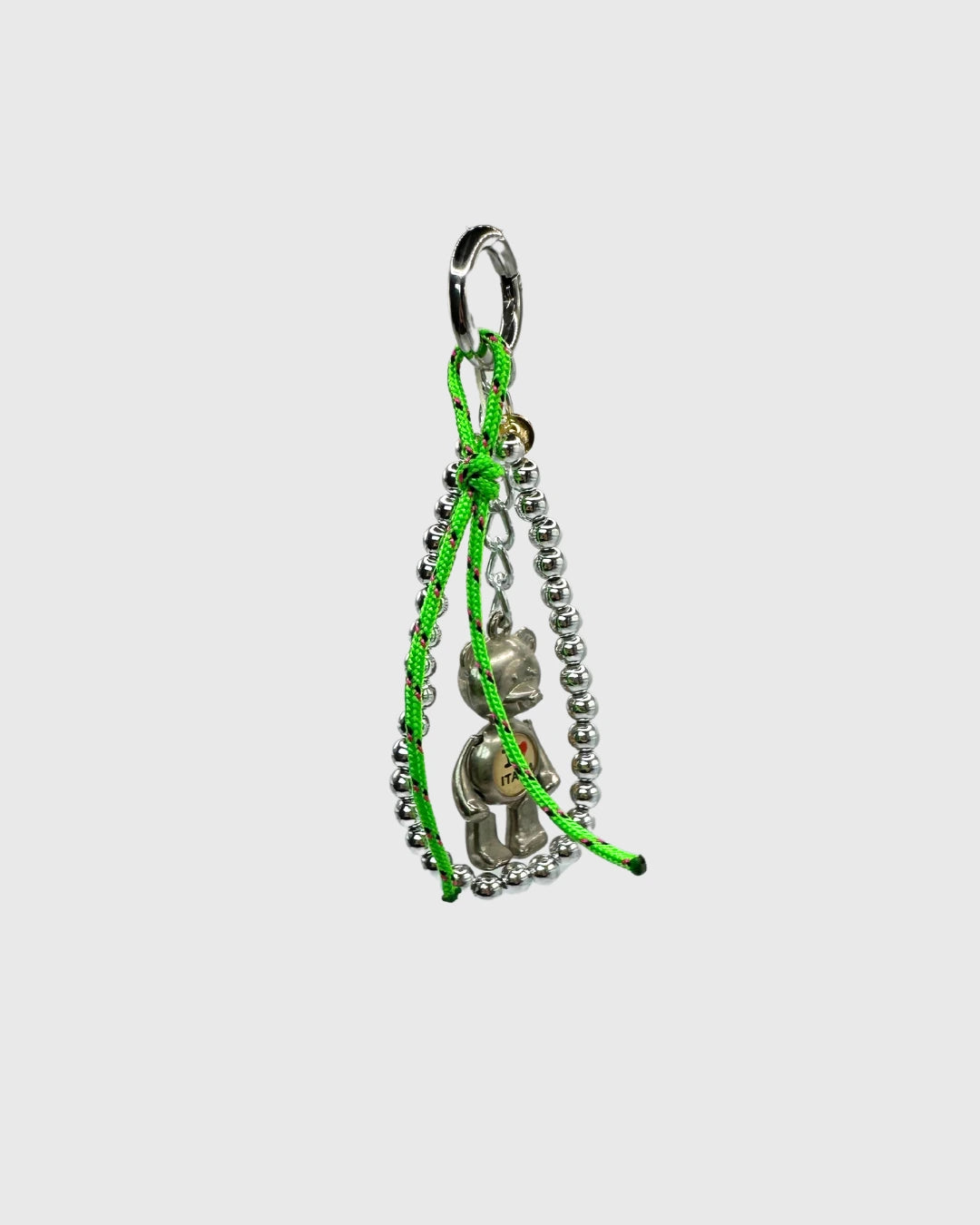 accessoire de sac / grigri de belou upcycling lyon, corde verte, perles argentées, nounours argenté souvenir