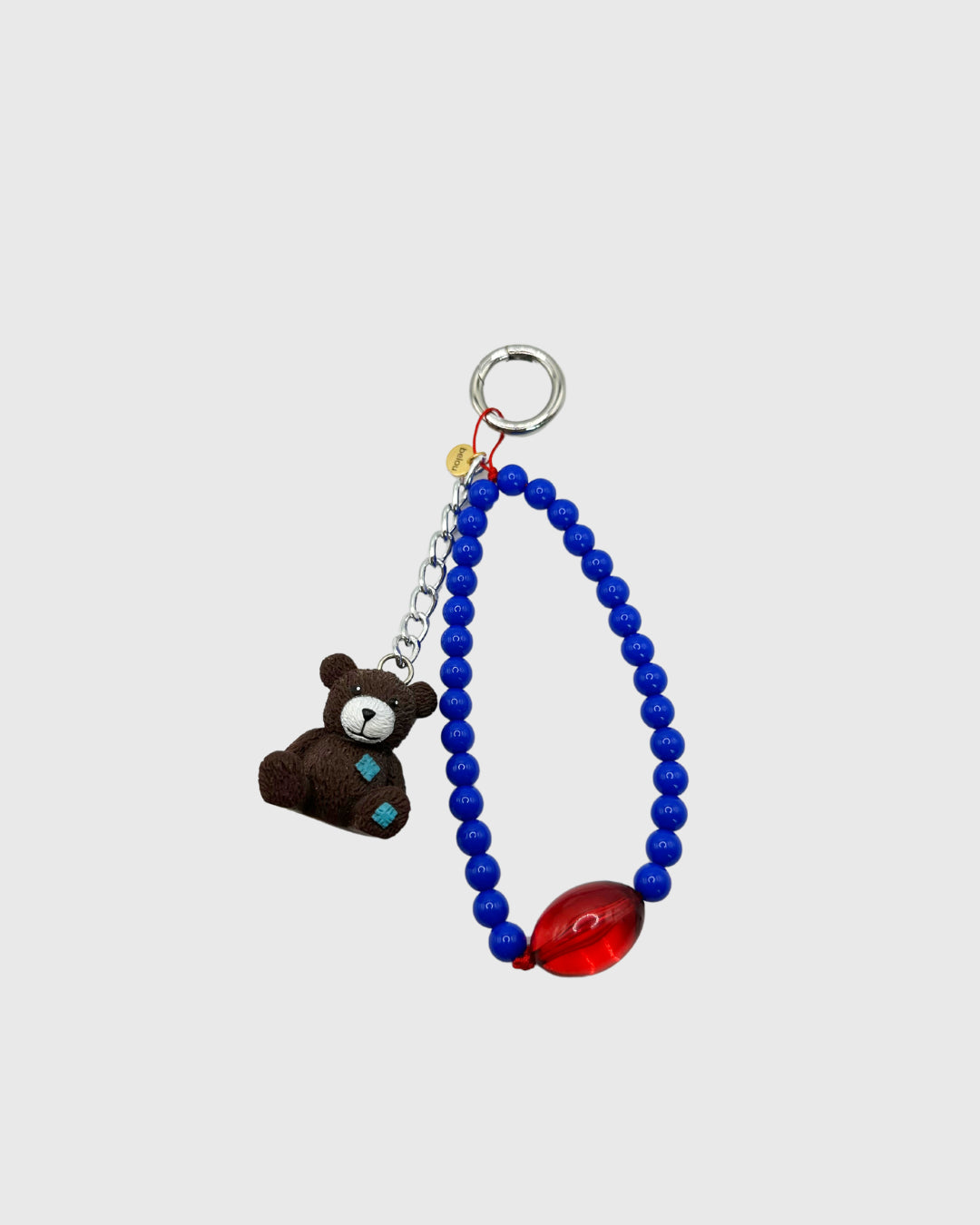 accessoire de sac/ porte clés grigri upcyclé de belou upcycling, perles bleues et ours marron