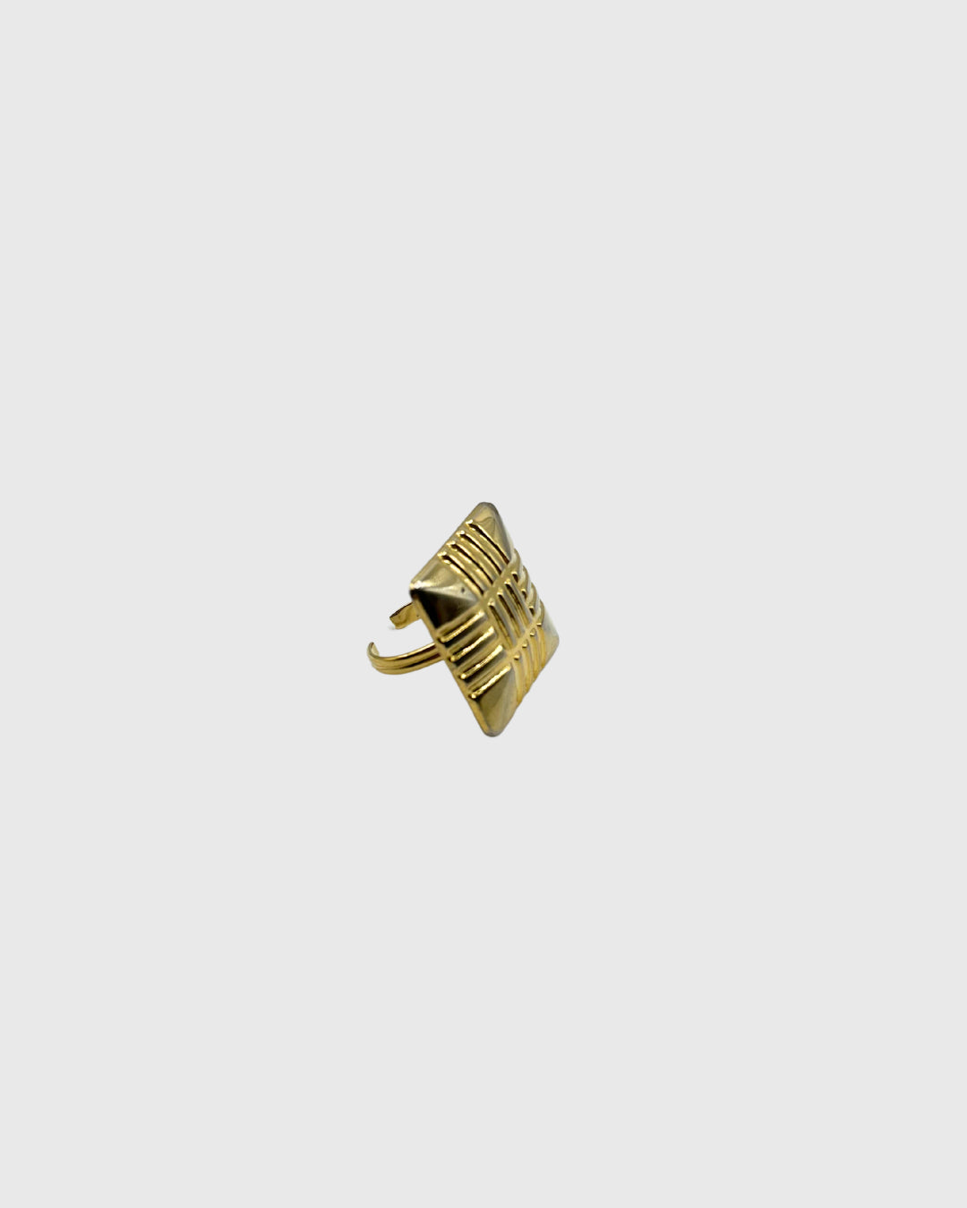 Bague upcyclée - carré dorée