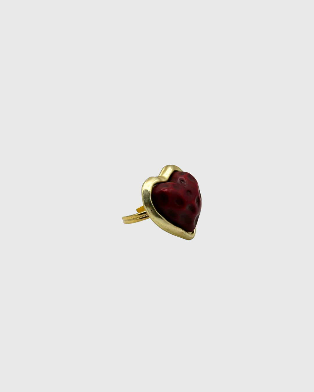 Bague upcyclée - métal doré & coeur rouge