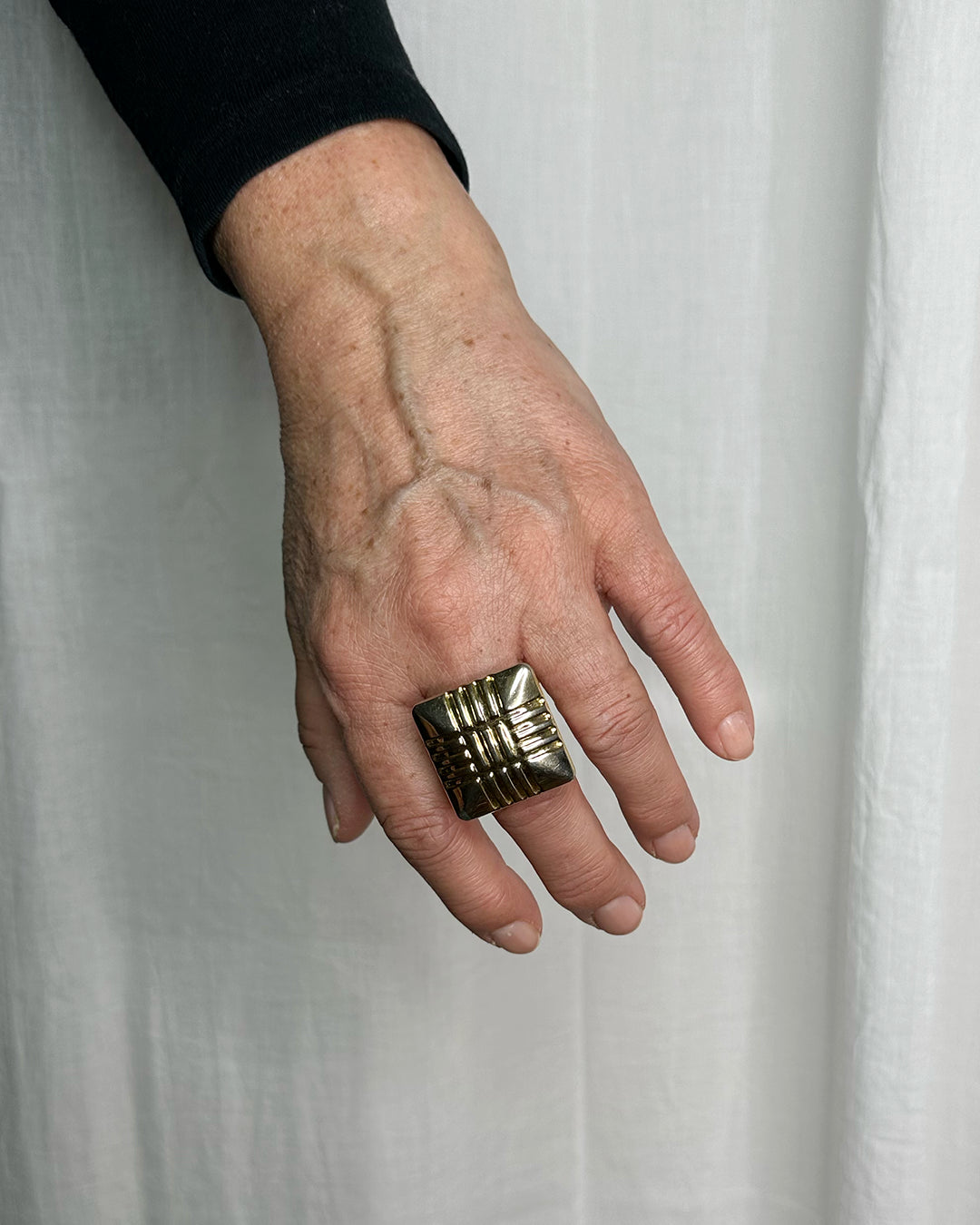 Bague upcyclée - carré dorée