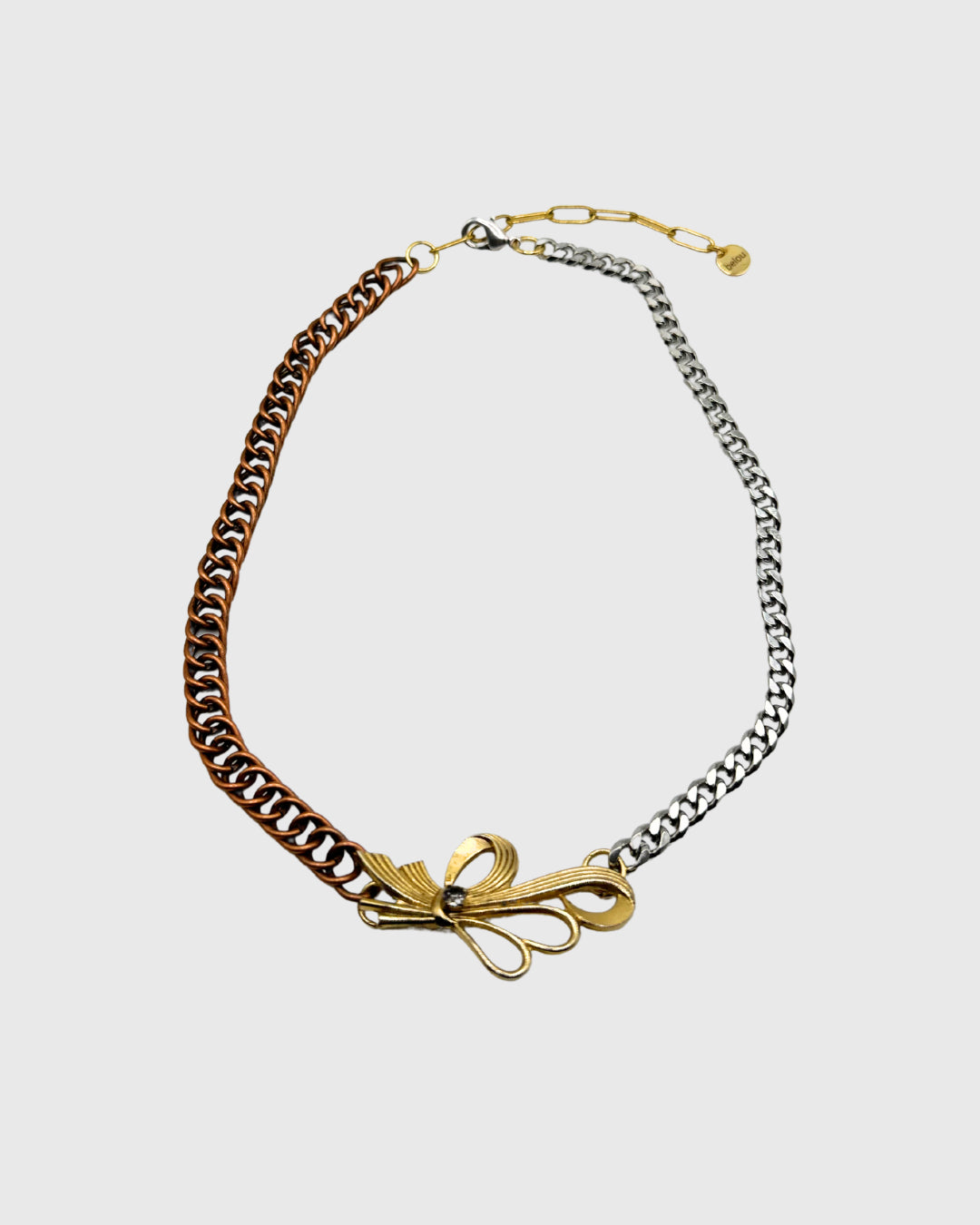 collier upcyclé de belou upcycling, chaine bronze et acier, broche noeud à lyon 