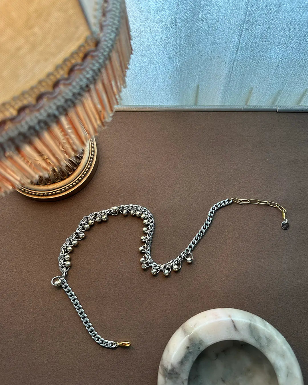 Collier mixte belou - chaine argentée & perles dorées